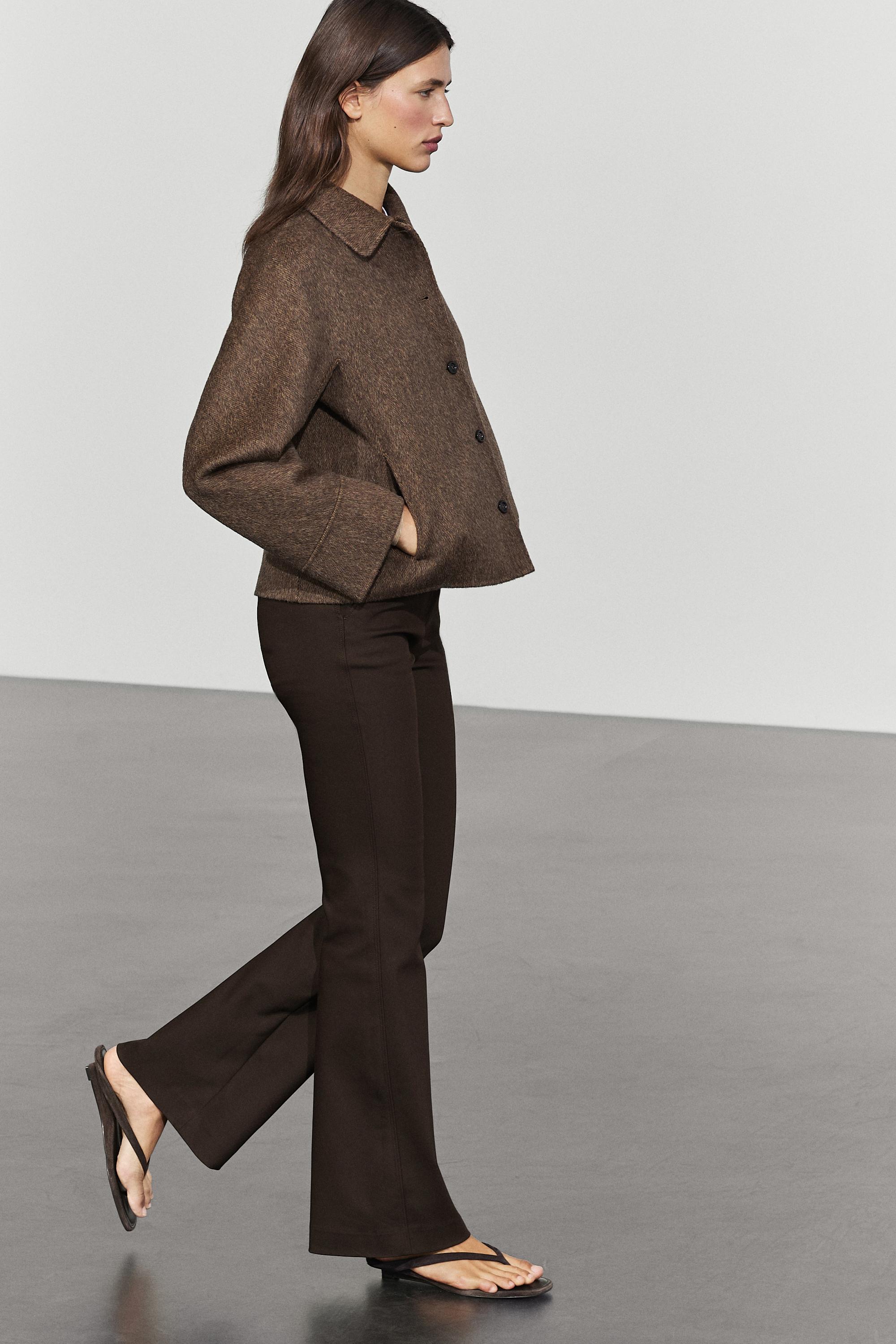 Short buttoned coat